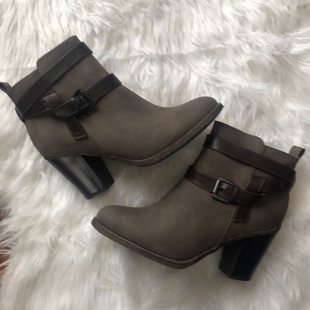 🌟New with Box🌟 Maurices Buckle Strap Boot